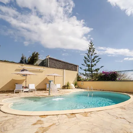 Villa Holidays Alba