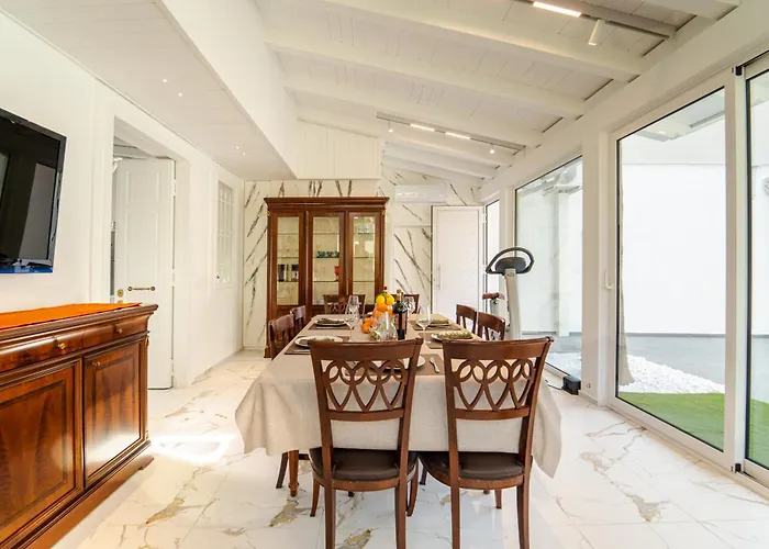 Villa Holidays Alba